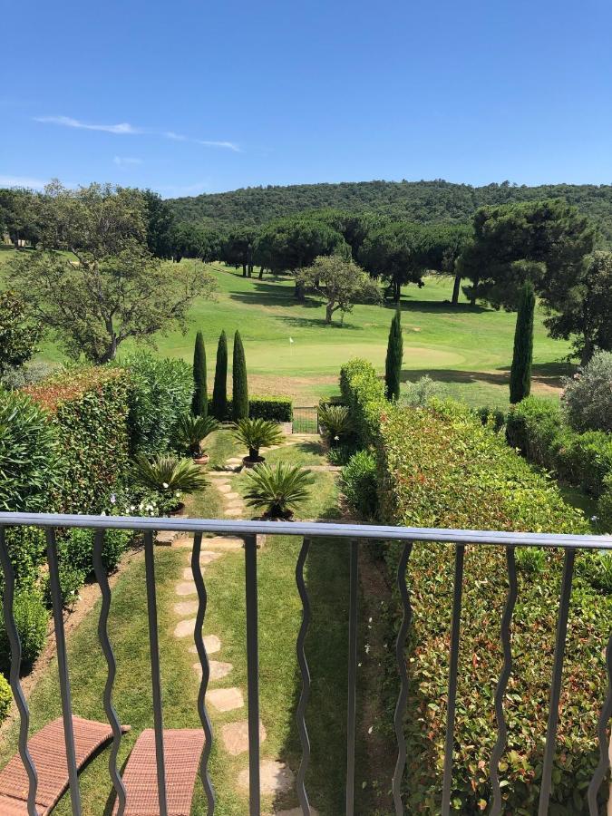 Charmantes Haus Im Golf Club Saint Tropez Exterior photo
